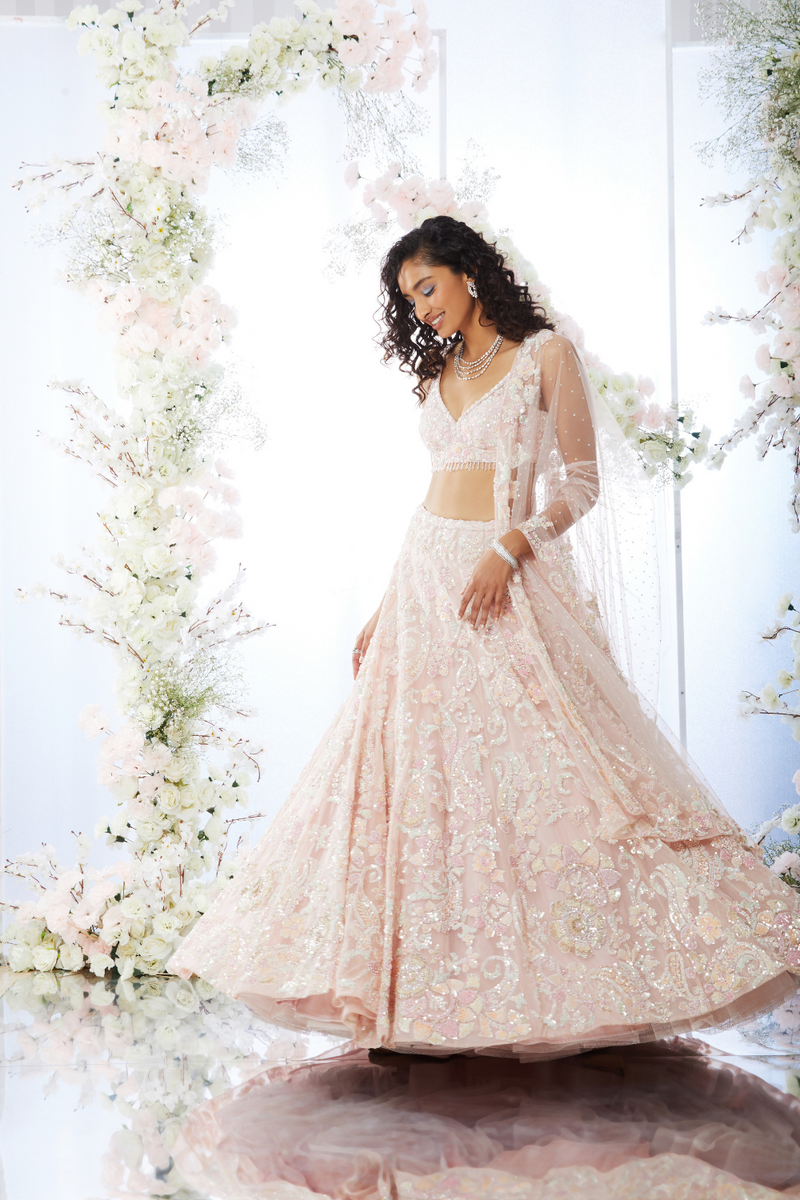 Kangana Ranaut's pink and white lehenga is taking the internet by storm | -  Times of India